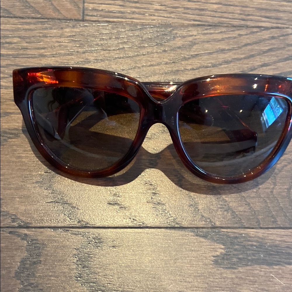 Valentino sunnies - sunglasses with case
